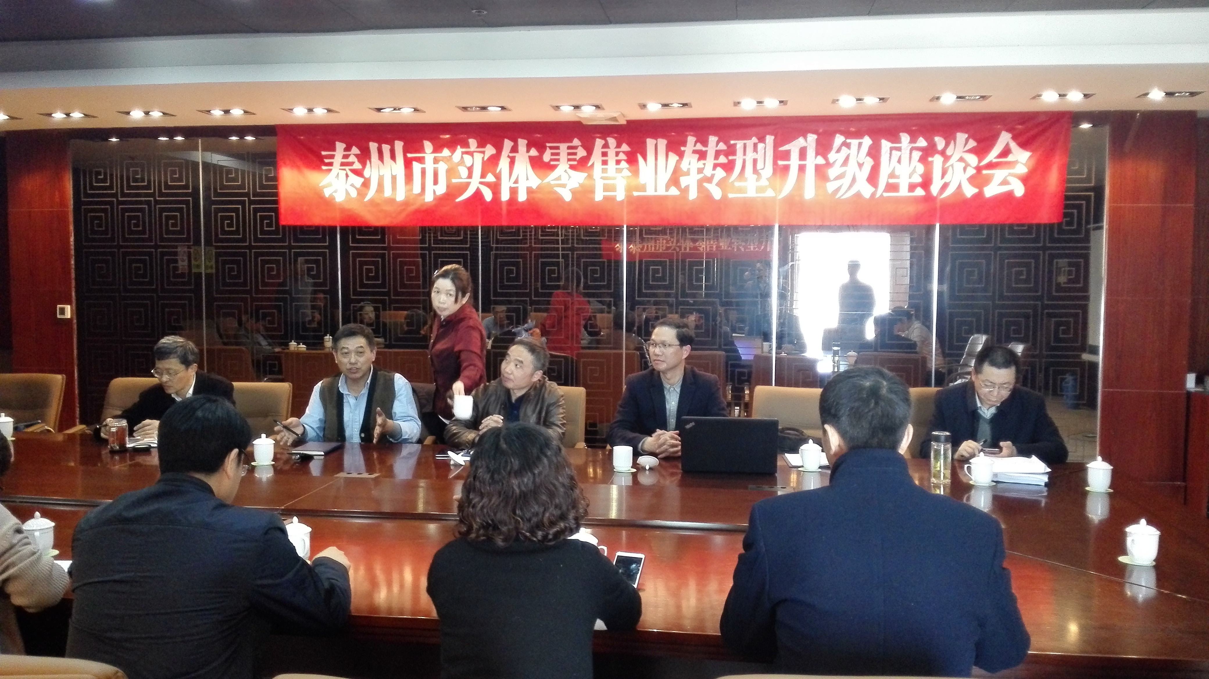 華東五金城負責人受邀出席泰州市零售業(yè)轉型升級座談會(huì )